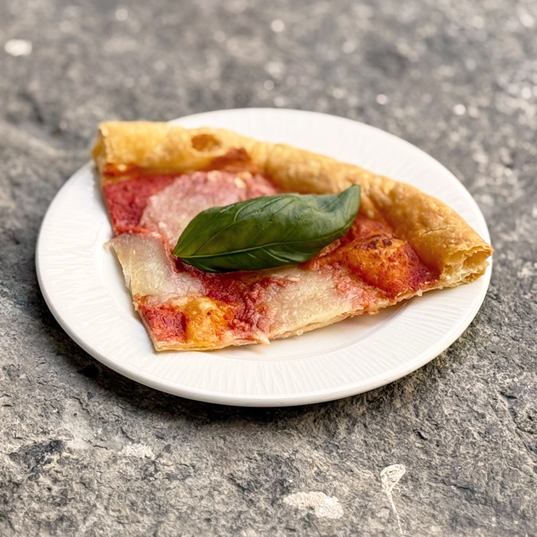 Pizza pomodoro e pesto  